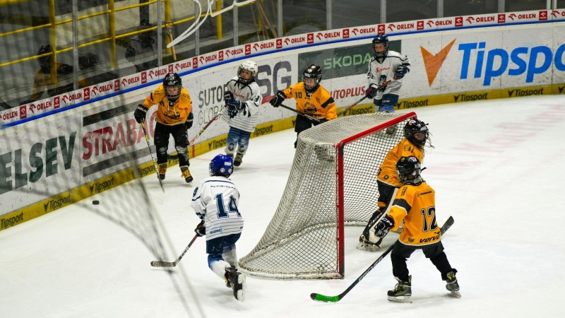 Sev.en Hockey Cup zatím vedou Pardubice se Zlínem