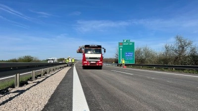 Na dálnici u Unhoště se budují vysokorychlostní váhy