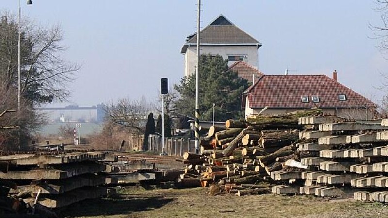 Spr&aacute;va železnic d&aacute;l zvy&scaron;uje bezpečnost Podřipsk&yacute;ch lok&aacute;lek