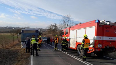 Nehoda u Smečna uzavřela silnici na Slaný