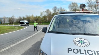 Policie se o víkendu zaměřila na alkohol. Chytila desítky