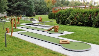 Minigolf už si tady letos nezahrajete