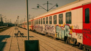 Mlad&iacute;ci chtěli na Ostrovci posprejovat vlak