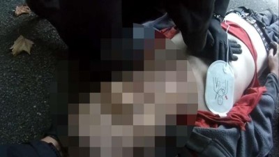 O život muže v Kročehlavech strážníci bojovali přes dvacet minut