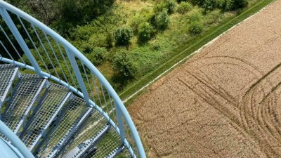 Z rozhledny Líský se zřítila dívka, pád z takové výšky nepřežila