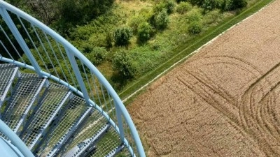 Z rozhledny Líský se zřítila dívka, pád z takové výšky nepřežila