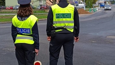Pronásledované BMW policisté chytili ve Švermově. Řidič "nalízal"