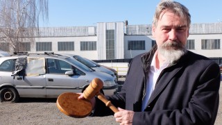 Kladno dražilo vraky z ulic. Vydražilo se osm vozidel