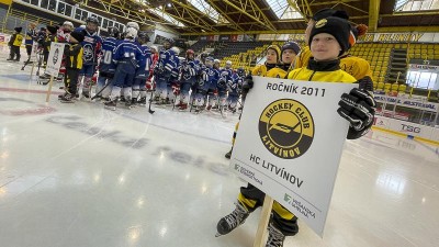Začátek turnaje na litvínovském ledě. Foto: Oldřich Hájek