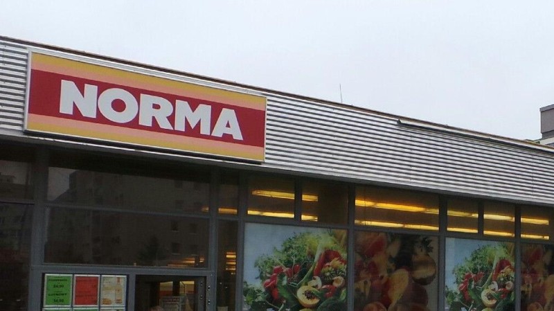 S ukradeným kartonem medu vběhl přímo do rukou strážníků