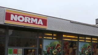 S ukradeným kartonem medu vběhl přímo do rukou strážníků