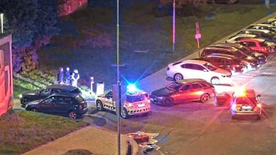 Kradeným BMW se řítil ulicemi Kladna více než 100 km/h, strážníci a policisté řidiče dopadli v Kročehlavech