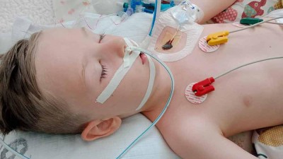 Malý Adámek, kterého oživovali po tonutí, se léčí v nemocnici v Kladně. Je vypsaná sbírka