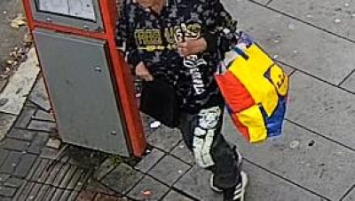 Sebrala mobil, co vypadl seniorce z kapsy. Str&aacute;žn&iacute;ci si pro ni do&scaron;li na ubytovnu