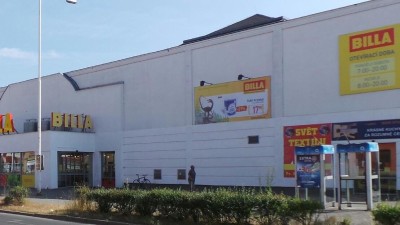 Zloděj se pokusil osvobodit tím, že pokousal ostrahu obchodu v Kladně