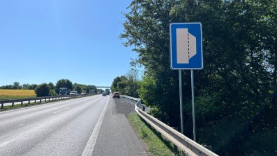 Nouzové zálivy na dálnici D7 u Prahy zprovozněny o měsíc dříve