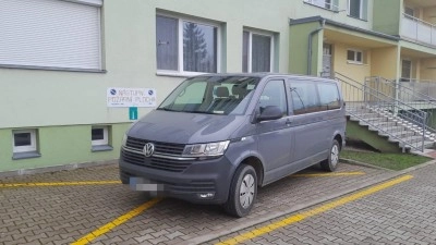 Tyto plochy u vyšších bytových domů neslouží k parkování, ale mají mnohem důležitější úkol