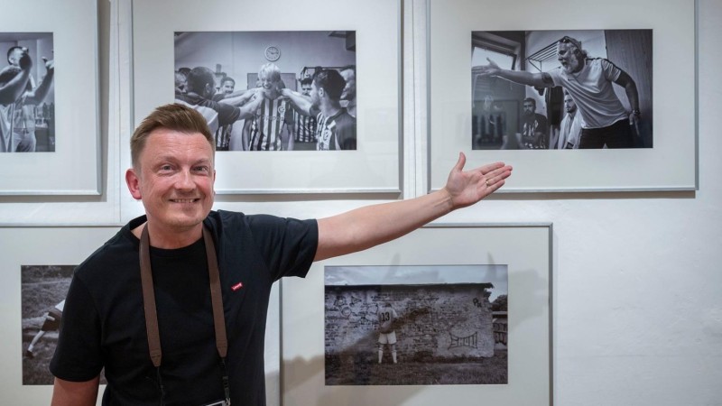 Zelená je tráva. Výstava v Kladenském zámku přibližuje fenomén fotbalu v Česku