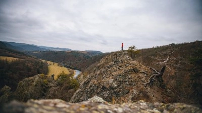 Ve středních Čechách se nachází přes dvě stě území, která jsou zvláště chráněna. Jejich péče je nákladná