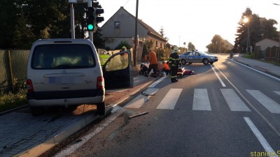 Osobní auto v Luníkově se po střetu s kamionem zastavilo až na chodníku