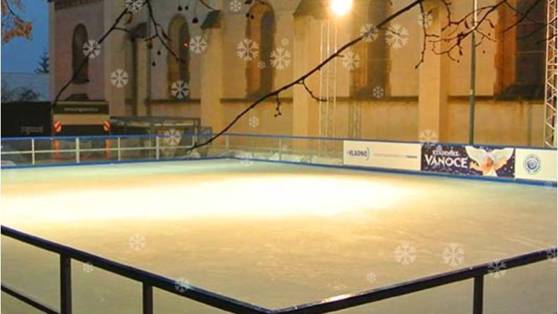 Kluziště otevře v sobotu, přesouvá se do zámecké zahrady