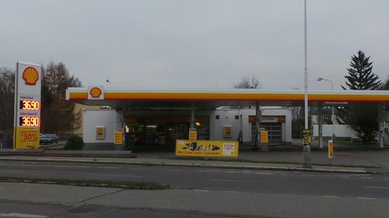 Na benzince na V&iacute;tězn&eacute; olizoval v&yacute;lohy