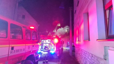 V Kročehlavech hořel třípatrový dům