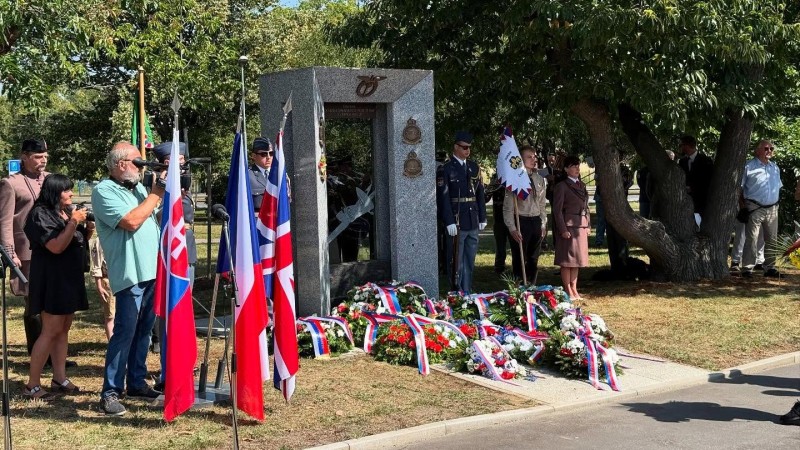 Na letišti si připoměli 80. výročí návratu československých letců RAF z Velké Británie