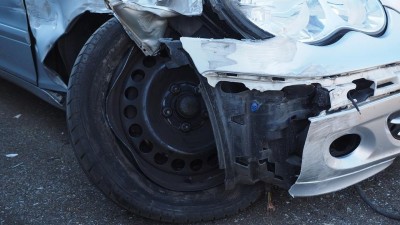 Řidička nabourala auto, ale radši z nehody ujela, byla totiž opilá. Jenže daleko nedojela