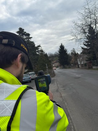 Policist&eacute; na Kladensku kontrolovali rychlost. Někteř&iacute; řidiči v&yacute;razně překračovali limity