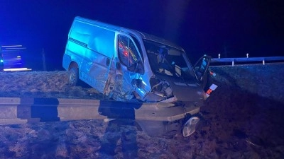 Nehoda u Žižic. Hasiči museli jednu osobu vystříhat