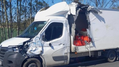 U Slan&eacute;ho se srazila dod&aacute;vka s n&aacute;klaď&aacute;kem