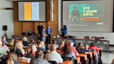 Jak ochránit děti v online světě? Kladno pořádalo školení pro rodiče