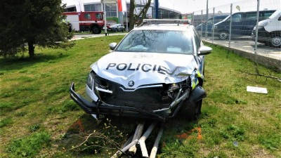 Nedal přednost policistům, kteří jeli na „majáky“ k události, kde šlo o život