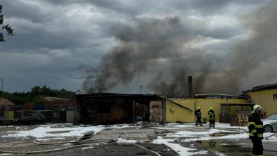 Požár u Auto Kelly uzavřel některé kladenské ulice