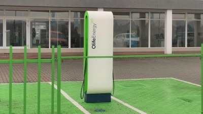 Ve Slaném začnou fungovat dobíjecí stanice pro elektromobily