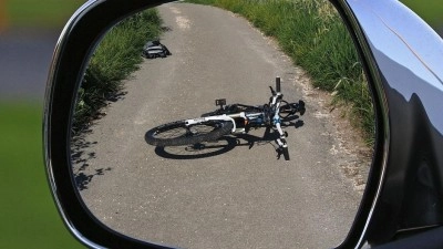 Na silnici 118 na Kladně se zranil cyklista při pádu z kola