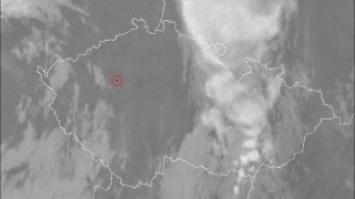 Pozár v Rynholci je vidět i z družice