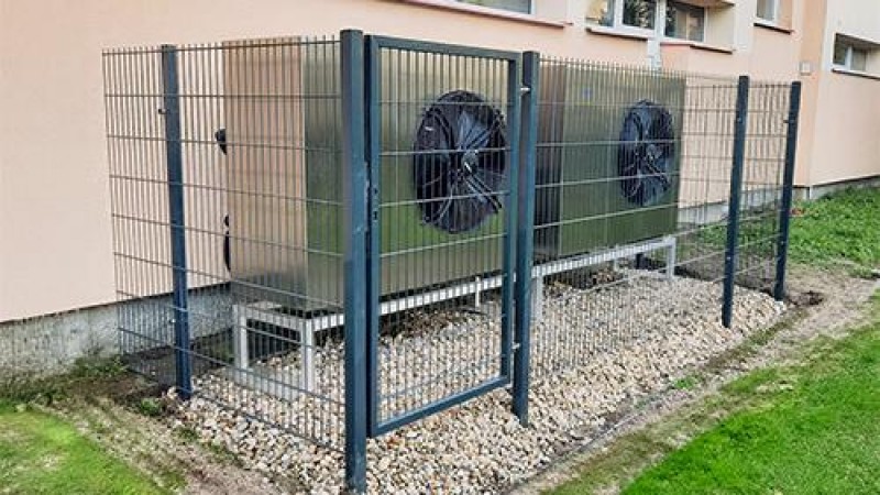 M&iacute;sto tepla z tepl&aacute;rny tepeln&aacute; čerpadla. Instal&aacute;toři maj&iacute; na Kladně velkou &scaron;anci