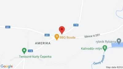 U Kyšice havaroval kamion se štěpkou, silnici uzavřeli