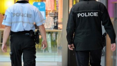 Zloděj v kladenském nákupním centru okradl mladíka o desítky tisíc korun