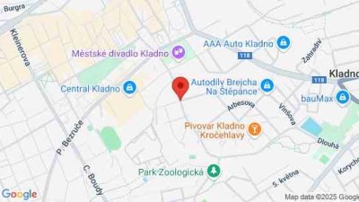 Na Kladně havarovala cyklistka. Řidič ji přehlédl
