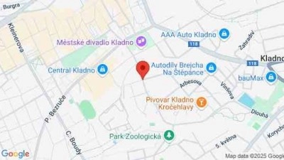 Na Kladně havarovala cyklistka. Řidič ji přehlédl