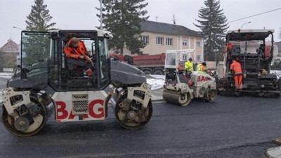 V Kladně silničáři dokončují dva kruhové objezdy a Plzeňskou i Ústeckou ulici