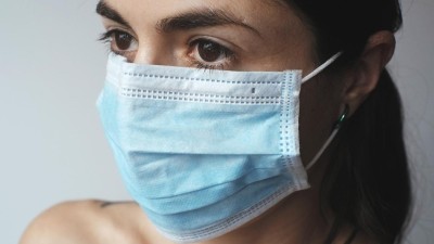 Slánská nemocnice chce po návštěvách, aby nosily roušky