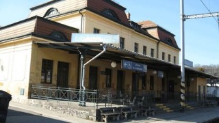 Policie zasahovala v kraji na nádraží v Libčicích. Agresivního muže vykázala