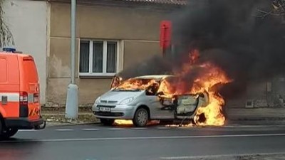 V Milady Horákové hořelo po poledni auto