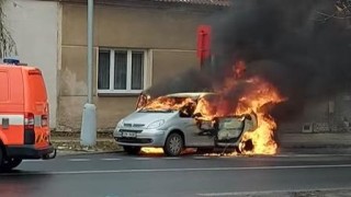 V Milady Horákové hořelo po poledni auto