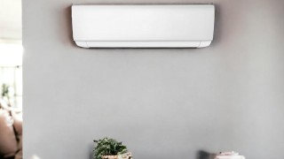 Klimatizaci by měli lidé vybírat včas. V létě se jí nemusí dočkat