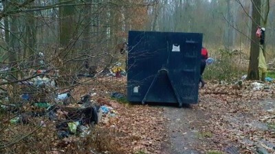 Kladenští strážníci zasahovali proti bezdomovci, který znečišťoval les